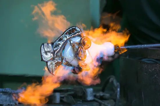 Introduction à la matière et aux outils Prise en main des cannes et du verre en fusion