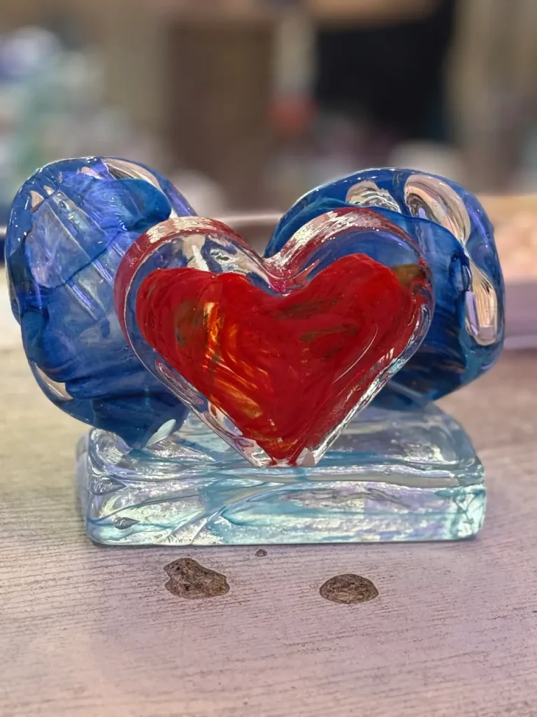 Depuis plus de 20 ans, Didier Saba crée des œuvres d’art en verre soufflé